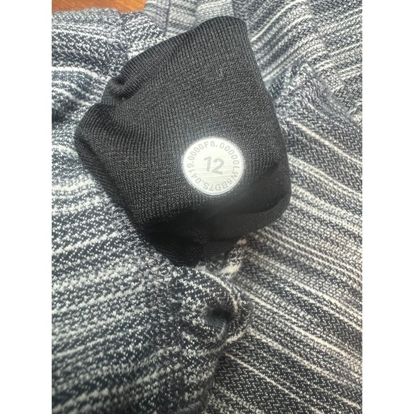 Lululemon Align Crop 21" Cross
Waist Space Dye Herringbone Heather Black Size 12 - Picture 9 of 9